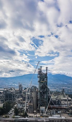 Ampliación de Planta Industrial UNACEM - Transporte de Carga Pesada Ecuador Proyecto de ampliación de planta industrial UNACEM con transporte de carga sobredimensionada en Ecuador