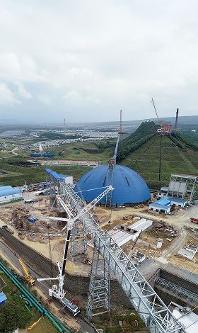 Montaje de Banda Transportadora - Montajes Industriales Ecuador Montaje industrial de banda transportadora para minería con grúas hidráulicas en Ecuador